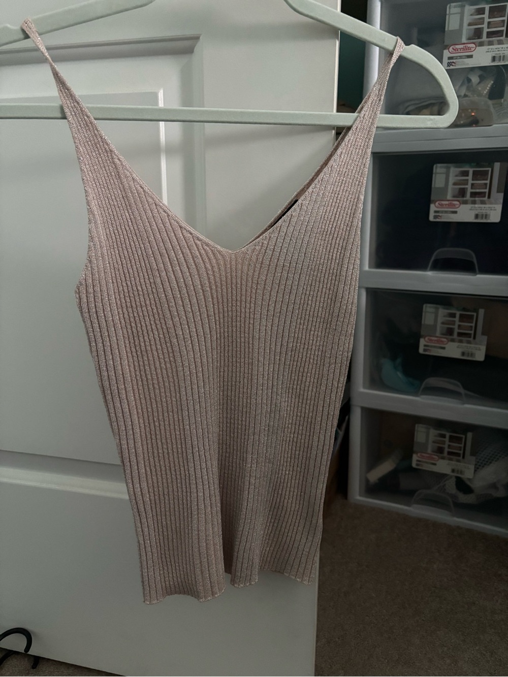 Forever 21 Ribbed V-Neck Cami in Blush Pink
